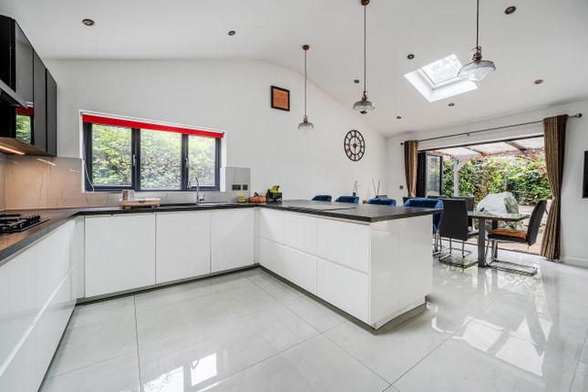 4, Maiden Erlegh Drive, Reading photo 3