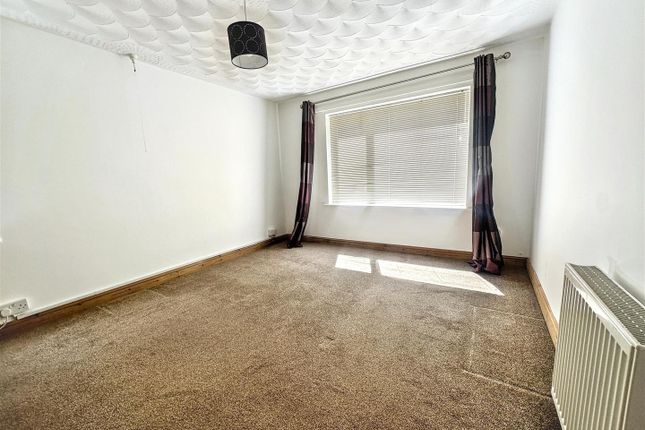17 Westward Gardens Long Ashton, Bristol photo 3
