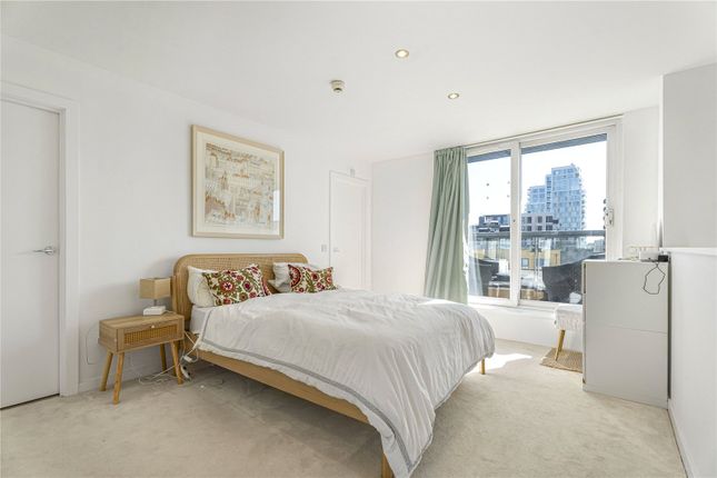 Apartment 25, 18, Point Pleasant, London photo 4