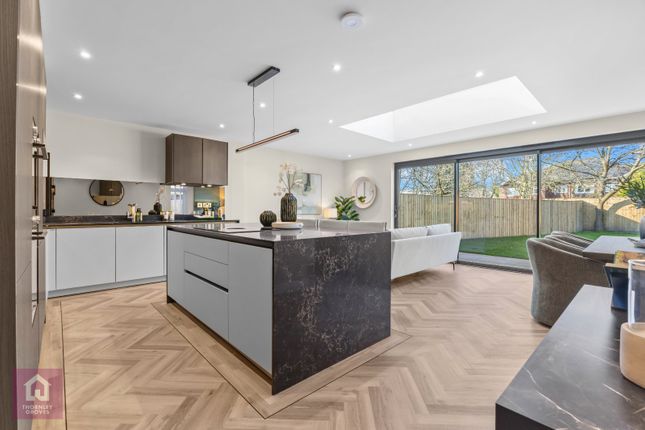 7, Brentwood Crescent, Altrincham photo 2