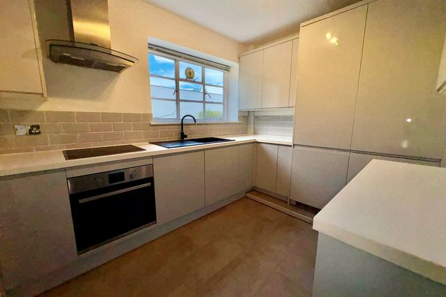 15, Capel Gardens, Pinner photo 3