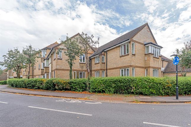 Thumbnail Flat for sale in Manor House Way, Isleworth