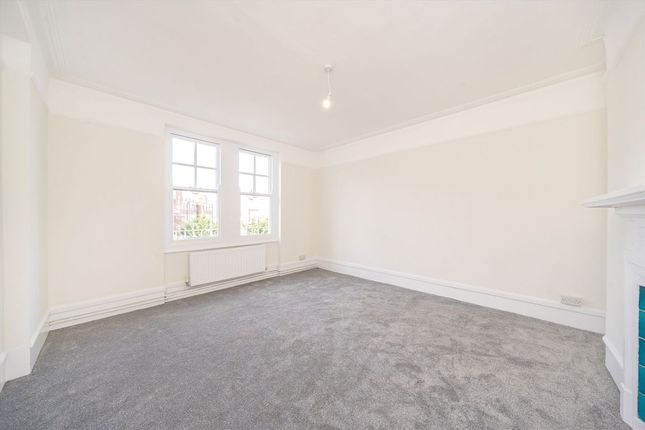 Flat 30, Oakhill Court, Upper Richmond Road, London photo 3