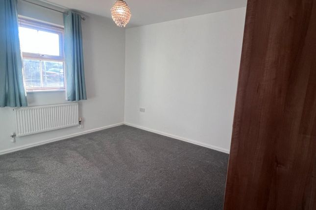 309, Longacres, Bridgend photo 4
