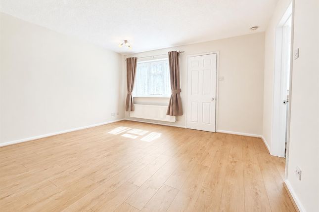 4, Laird Court, Surrey photo 2