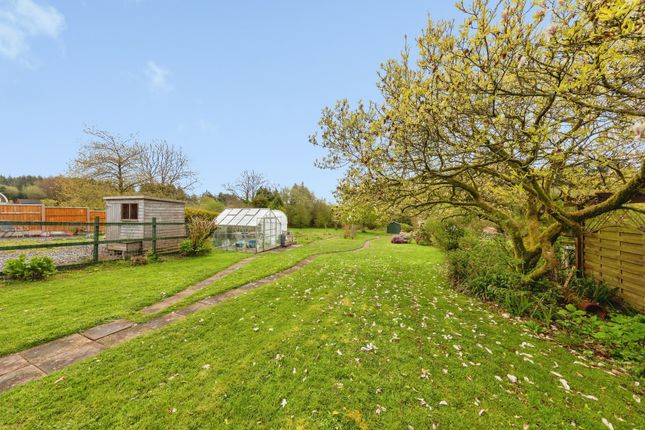 18, Heol Y Nant, Llanelli photo 3