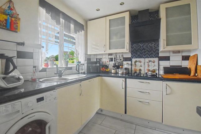 30, Lowry Close, Corby photo 2