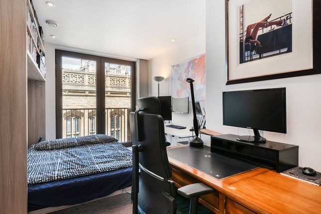 Flat to rent in Fetter Lane, City Of London
