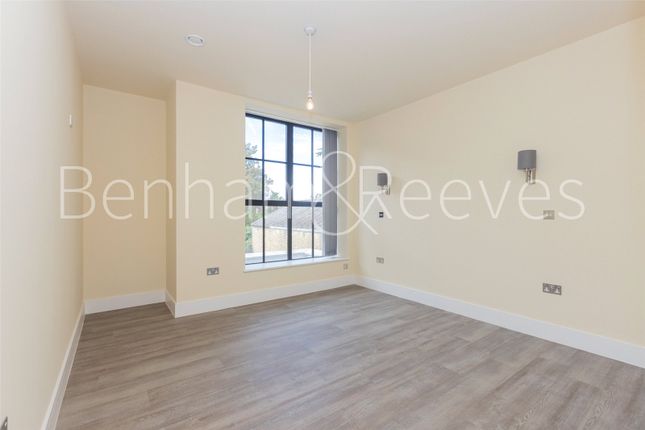Flat 4, 2, Carlyle Road, London photo 3