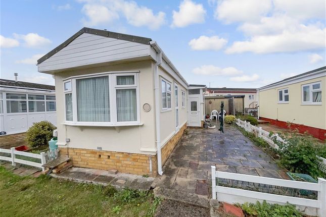 2-bed caravan on Seasalter Road Graveney, Faversham, £15,000