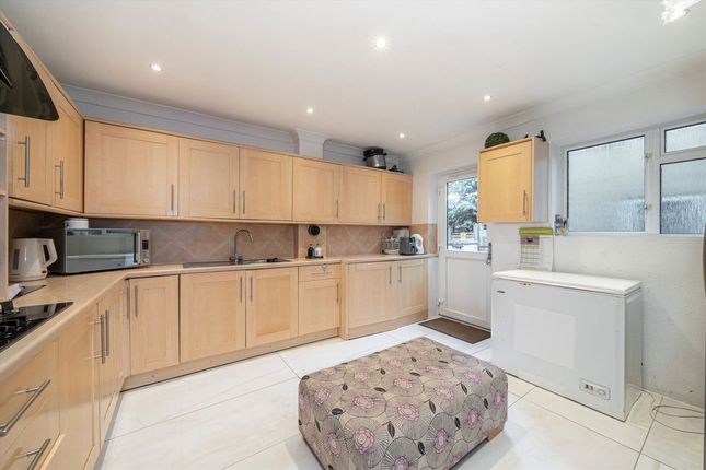 1, Mulberry Close, Weybridge photo 3