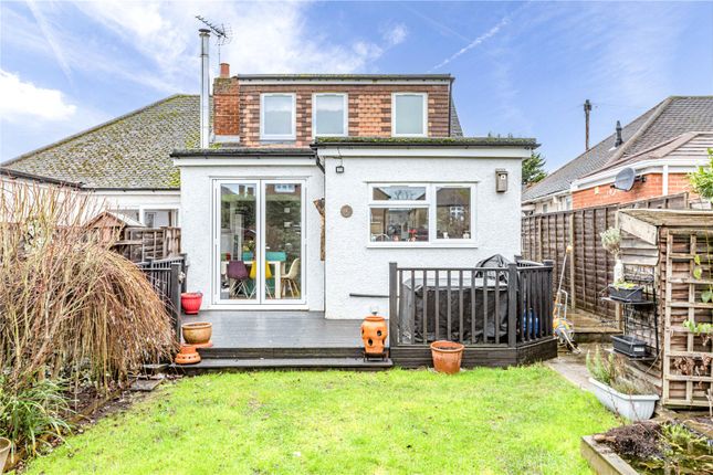 20, Linden Close, Addlestone photo 3