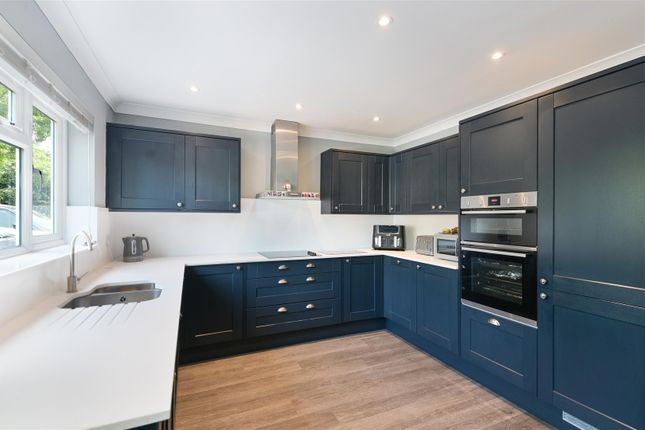 8, Chaucer Close, Banstead photo 3
