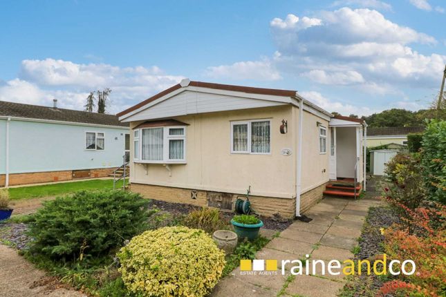 Thumbnail Mobile/park home for sale in Marshmoor Crescent, Hatfield