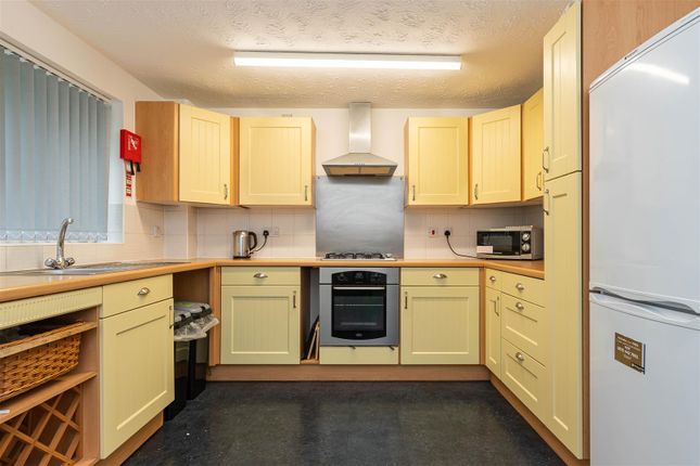 Bullrushes Close, Stoke-On-Trent photo 4