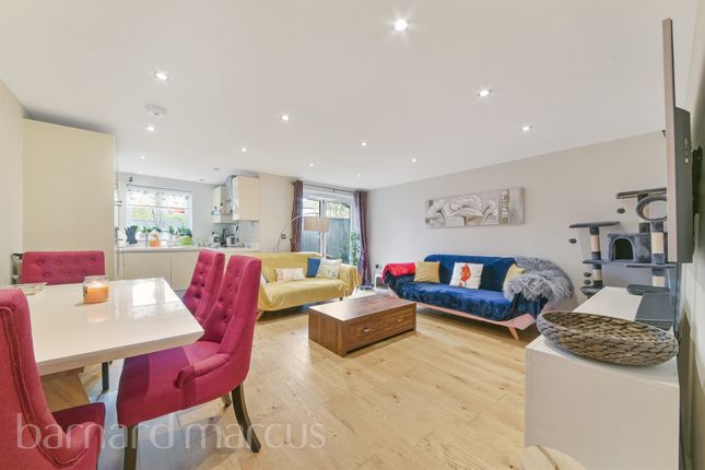 37b, Southwood Close, Worcester Park photo 2