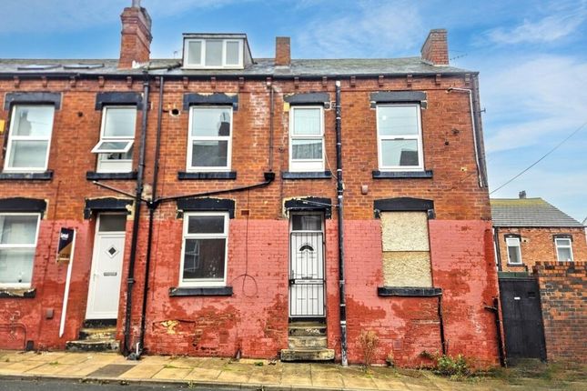 2-bed house on 2 Upper Woodview Place, Leeds, LS11 6JZ, 2 Upper Woodview Place, Leeds, LS11 6JZ, Leeds, £25,000