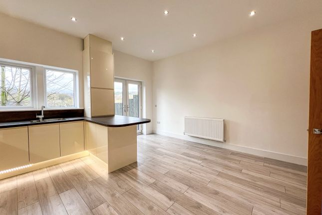 Town house for sale in 5 Old Turnpike, Honley, Holmfirth