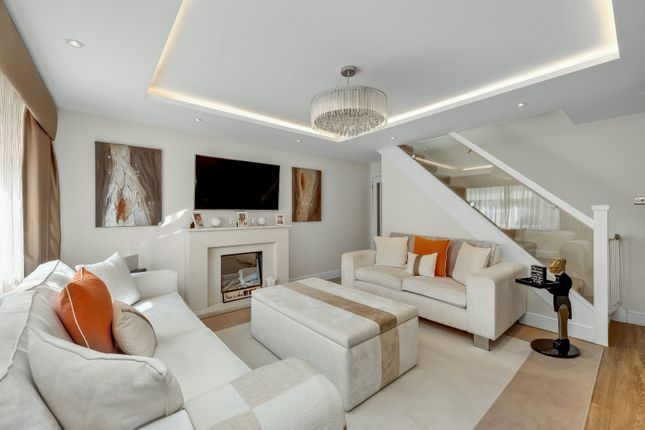 10, Glebelands, Esher photo 4