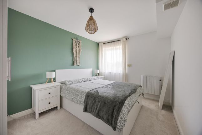 Flat 28, 2 Ashton Court, Connington Crescent, Chingford photo 4