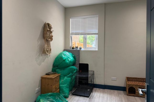 Flat 2, 22 Verdant Lane, London photo 4