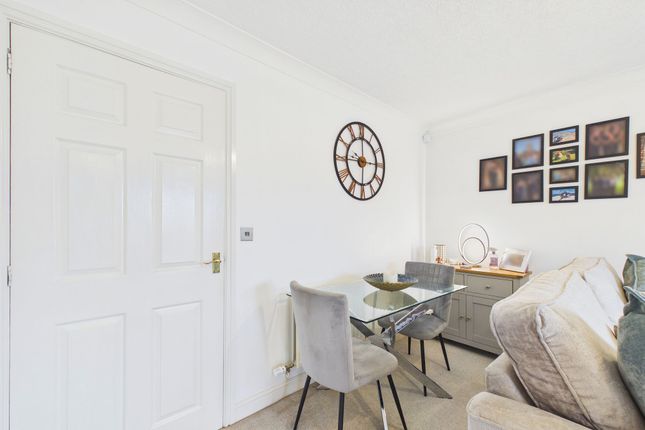 31 Threaplands, Cleator Moor photo 4