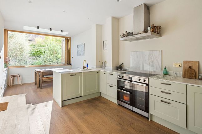 19, Montague Avenue, London photo 3