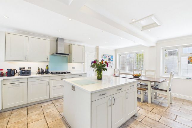 10, Alsford Close, Surrey photo 3