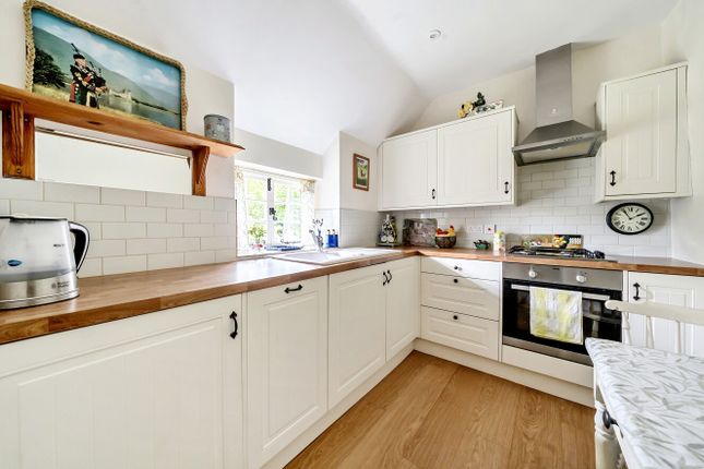 Willow Cottage, 16, Down Ampney, Gloucestershire photo 3