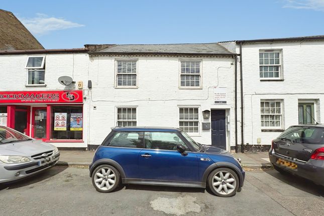 1-bed flat on 12a, Little Whyte, Huntingdon, £60,000