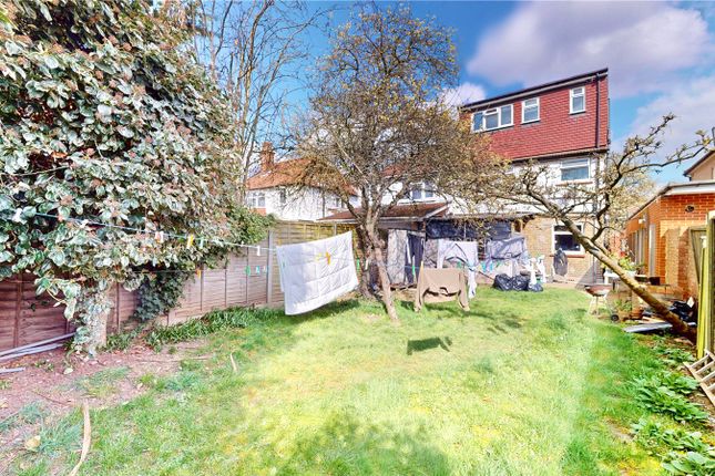 8, Cranborne Waye, Middlesex photo 2