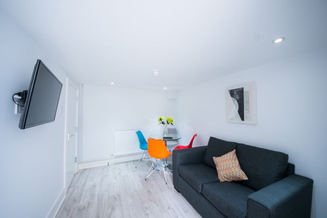 Room to rent in Mason Street, Reading