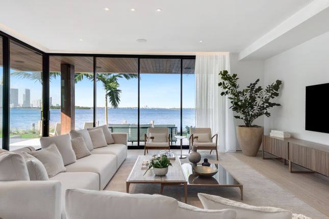 Thumbnail Villa for sale in E San Marino Dr Miami Beach, Fl 33139 United States
