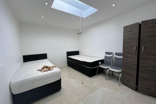 Two Bedroom Flat Close To Ilford Station - Â£2000 Pcm