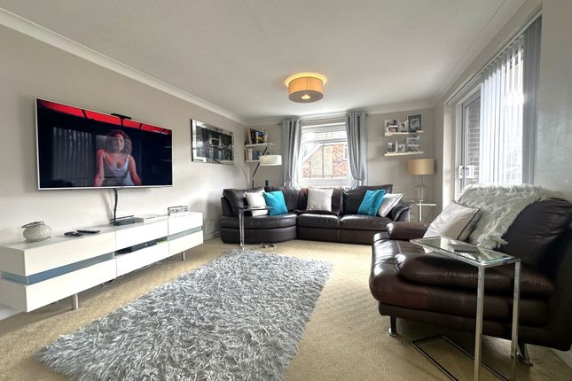 Thumbnail Flat for sale in Manor Park Road, Sutton