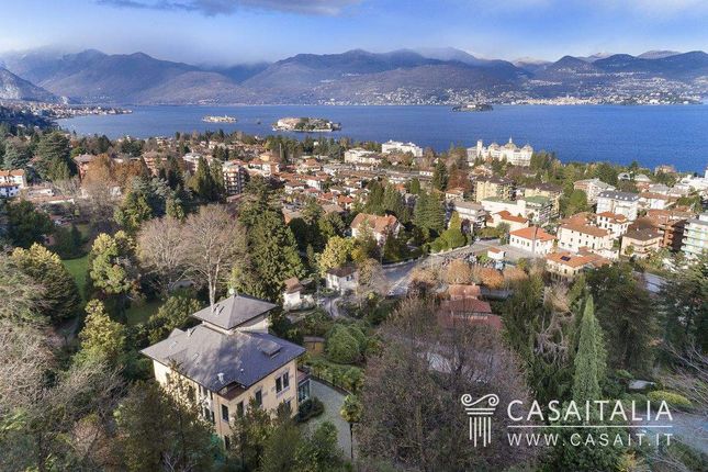 Villa for sale in Stresa, Piemonte, Italy