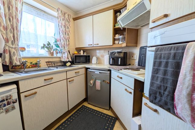 27 Sycamore Court, Aylesbury photo 4
