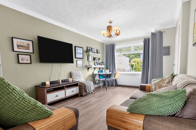 18, Douglas Avenue, Johnstone photo 4