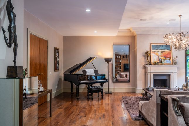 Flat for sale in The Bishops Avenue, London