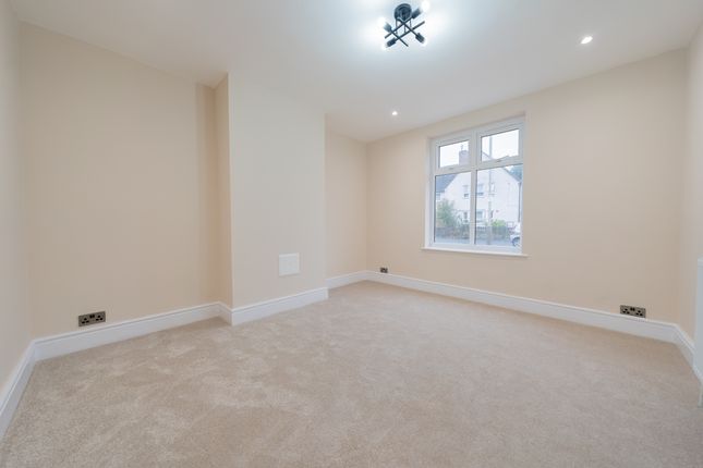 33 Peverel Road, Leicester photo 4