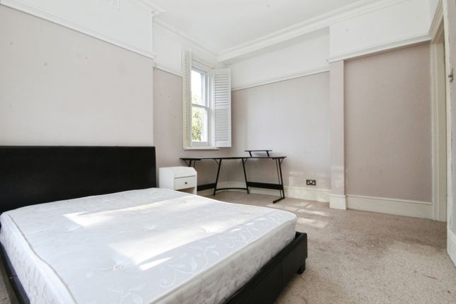 Flat 3A, Richardson House,, Coopers Hill Lane, Egham photo 3