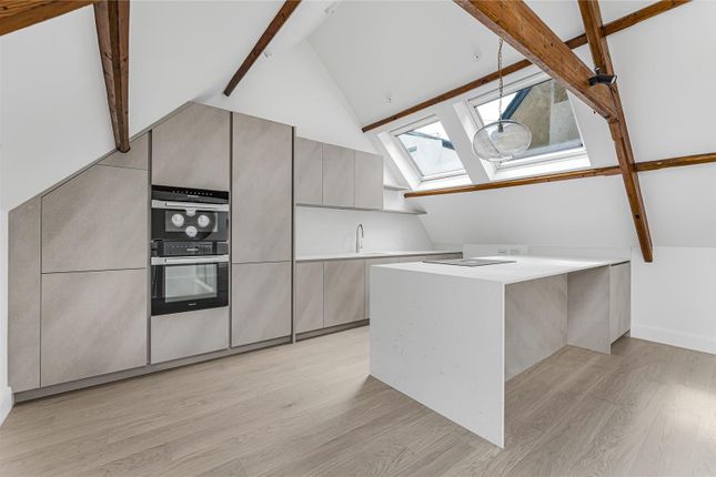 Flat 1, 57, St Dionis Road, Parsons Green photo 4