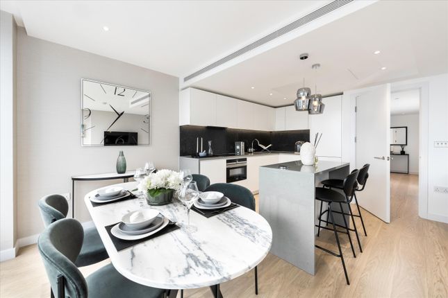 Flat for sale in Landmark Pinnacle, Westferry Road, Isle Of Dogs, London