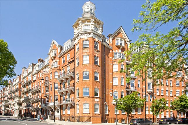 Flat for sale in Campden Hill Court, London
