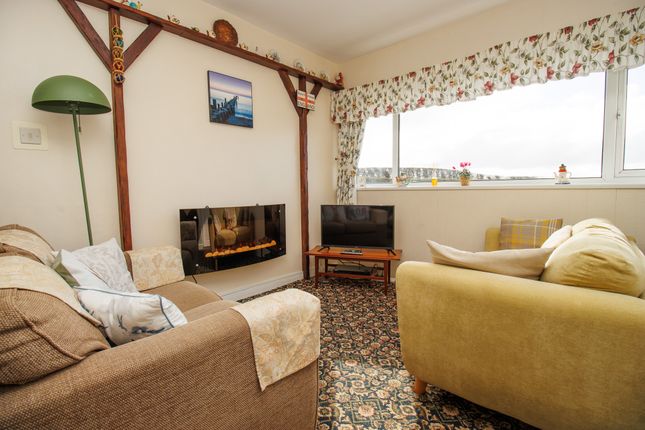 17, Dolphin Way, Gristhorpe photo 3