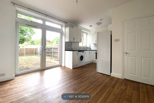 Cleveley Crescent, London photo 3