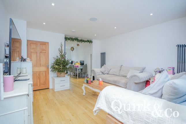 35, Labworth Road, Canvey Island photo 2