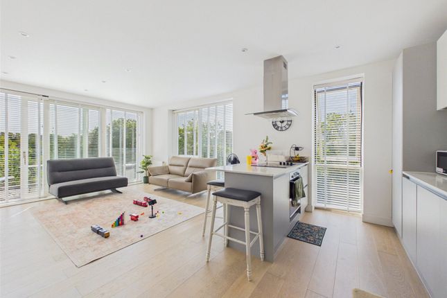32, Domus Court, Crayford photo 3
