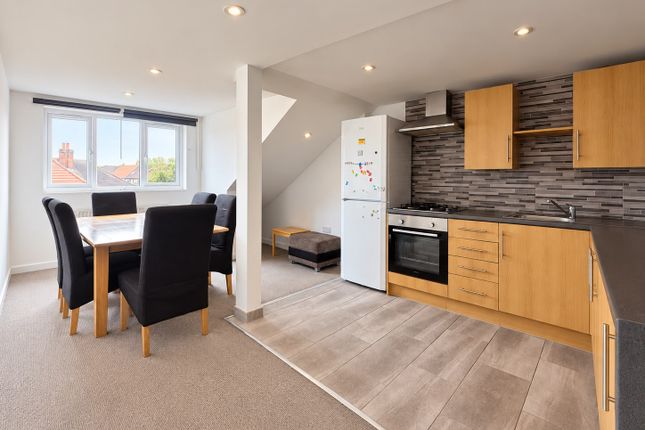 Flat 3, 61, Vicarage Farm Road, Hounslow photo 2