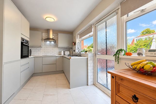 12 Dunham Close, Wirral photo 3